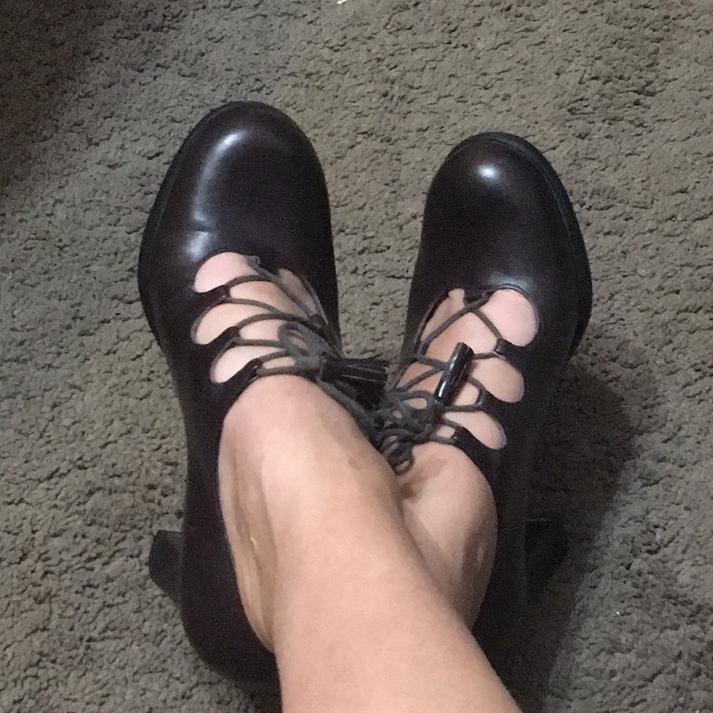 Brown Nine West shoes with laces 🤎